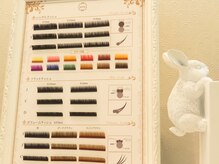 経験豊富なプロアイリストが担当★エクステは太さ、長さ、カール、カラーなど豊富なエクステをご用意！