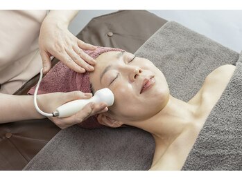 グルナディエ(grenadier)の写真/美白ケアがしたい・シミが気になる方に♪透明感のある、潤い肌に導きます☆