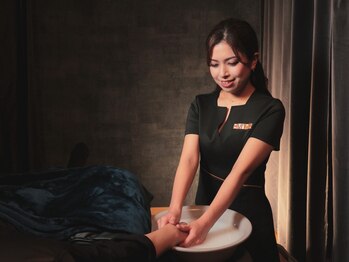 オム(HOMME)の写真/【贅沢リラックスtimeを‥★】ヘッドスパ＋足湯のセットメニューで日々のお疲れにアプローチ！
