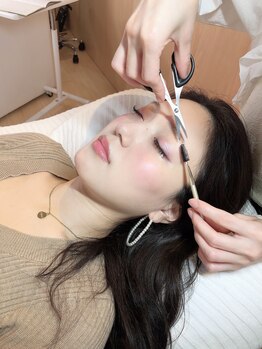 ナーズ アイラッシュ アンド アイブロウ バイ メディカルサロン(NAZ)/眉カット、毛抜き、シェービング
