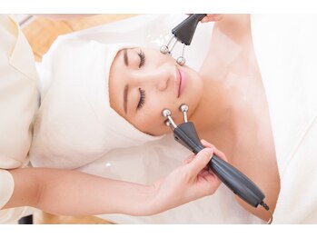 イーズ ミュゼ 梅田本店/小顔フェイスビート