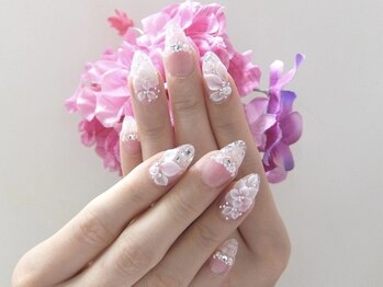 ネイルサロンミキ 横浜(MIKI)の写真/3Dやお花・レース等何でもお任せ♪ 他店と差をつけたい方におすすめです♪ ブライダルシーズン到来♪