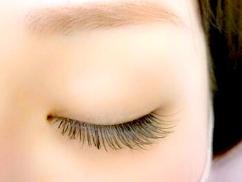 くるるん 倉敷店の写真/目力グッとUP♪ボリュームも長さもプロにお任せ！口コミ高評価の丁寧なマツエク施術でモチの良さ◎