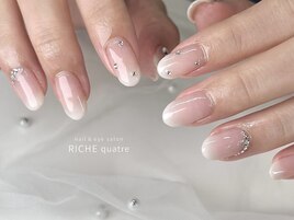 華やかなウェディングネイル