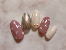 フラワー×小花の大人ネイル