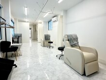 ミリ(Miri)の雰囲気（広々とした店内★【メンズ眉パーマ・男眉毛・眉スタイリング】）