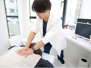 リオラ(LIORA)の写真/痛みの原因は骨の歪み…その原因をしっかり見極め、首・肩の痛みを根本改善していきます。