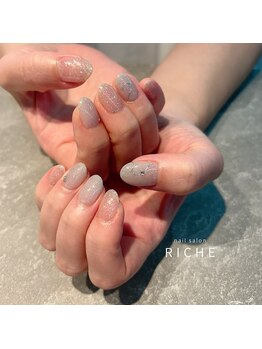 リッシュ(RICHE)/アイスブルーのハートネイル