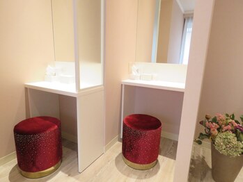 セレブヒルズ 大通店(Celeb Hill's)/メイクスペース4セット完備♪