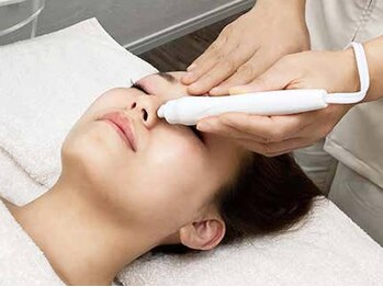 フォルチェ 三川町(Folche)の写真/しぶとい毛穴の黒ズミ&角栓汚れにサヨナラ♪【ハイドロ毛穴洗浄】で透明感あふれるツルツル素肌へ☆