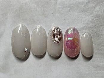 アミュレット(AMULET)/8月定額　4950円(税込)