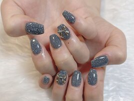 グレーフラッシュネイルとリボン