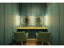 エクセレントアイラッシュ 福岡店(EXCELLENT eyelash)の雰囲気（ドレッサー完備☆ドライヤーやコテなどもあるのでデート前でも◎）