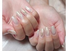 ロッティの雰囲気（ホワイト&ゴールドで大人なニュアンスネイル♪）