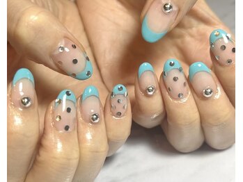 ムー(moo)/フレンチ×ドットネイル
