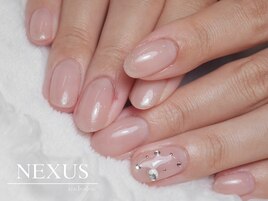ビジューのワンポイントネイル