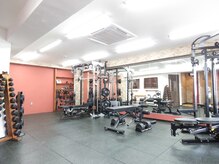 バックステージ(Backstage)の雰囲気（整体、パーソナルトレーニングスタッフ両方在籍！ジム店内です♪）