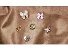 ホカネイルズ(HoKAnails)/Vカット＆ビジューアートコース