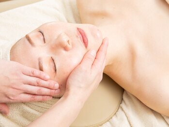 アファン 鶴見店(Afun)の写真/ナインカレントを流して自律神経を整えながらの施術◎特殊波形MFRでキュッと引き締まった小顔へ♪