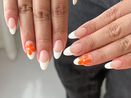白フレンチ×フラワーネイル
