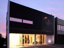 リュクシー(LUXEY)の雰囲気（文化通りでひときわ目立つ、デザイナーズな外観。）