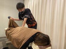 橿原たくみ整体院/足の施術風景