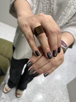 モツヲネイル(motsu.O! NAIL)/漆黒マット×箔デザイン