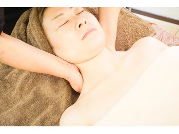 ステラフィールド(stella field)/ハンドマッサージ　首コリ改善