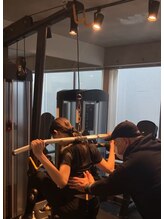ジムニキサロン(GYM Niki Salon)/肩甲骨を動かします！
