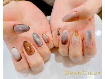 クアトログランシュ 青葉台(QUATRO×GranCieux)/ニュアンス囲みネイル☆