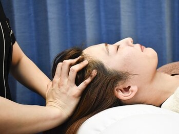 雲上のゆりかご 調布店の写真/施術後のスッキリ快眠が叶う♪凝り固まった頭をちょうどいい圧で気持ちよくほぐします【ドライヘッドスパ】