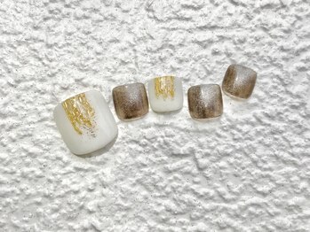 デアフローラ(deaflora)/サンダルを履く足に2