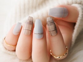 透け感おしゃれチェックネイル