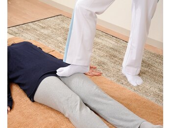 足での癒し フジタヤ(fujitaya)/【足踏み】太ももの前面