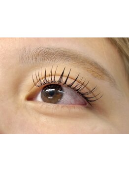 ナチュラル上品な目元にしたい