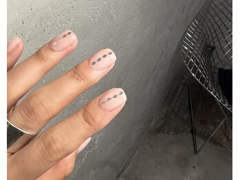 ノラ ミナミアオヤマ(NORA MINAMIAOYAMA)/ダイヤホロネイル