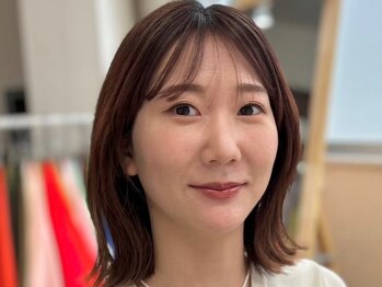 スタイルワークス オオサカ(Style Works OSAKA)の写真/20～30代女性の来店率No.1♪駅近&明るい店内で利便性も◎貴女の魅力を引き出すイメージコンサルティング★