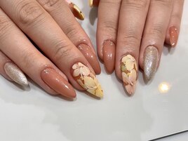 ヌーディーカラーにお花♪