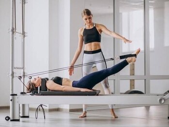 メノティス(Menotes)の写真/医療機関提携◎ピラティスで骨盤の歪み・巻き肩・猫背・反り腰を改善。