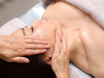 エス(S)の写真/【人気No1コルギ】首肩コリ・小顔ケアを同時に♪ほうれい線・たるみ改善・エラもすっきり◎リフトアップも!