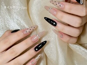 ビジュー(Bijou)/ワンホン風ブラックスターネイル