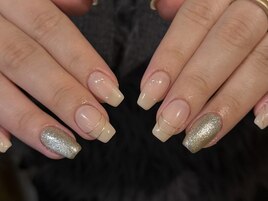 キラキラ上品ネイル