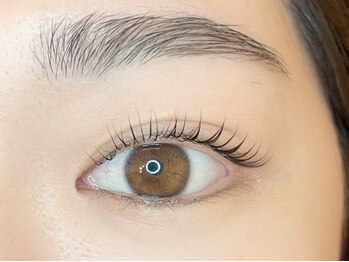 ステラ(stella)の写真/トリートメントでうる艶まつ毛に◎まつ毛を痛ませず、パーマをかけながらハリとコシをUP！自まつ毛改善に♪