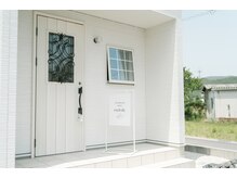 サロン メロディー(salon melody.)の雰囲気（自宅用とサロン用の玄関が２つあります。白い玄関がサロンです。）