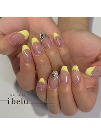 イエローフレンチネイル