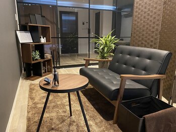 アールプラス(R+)/内観