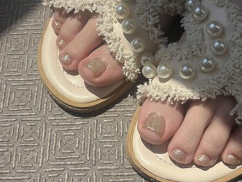 バタフライ 東戸塚店の写真/足元からおしゃれを楽しみたい方に♪サンダルの季節にぴったりな映えるフットネイルデザインを多数ご用意◎