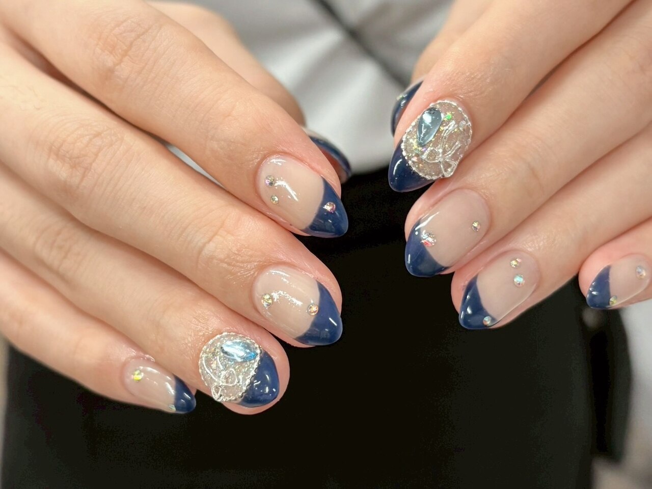 2026年冬トレンド】ネイビー フレンチのネイルデザイン集｜人気順｜4