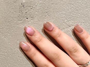 ノラ ミナミアオヤマ(NORA MINAMIAOYAMA)/ピンクベージュのマグネット