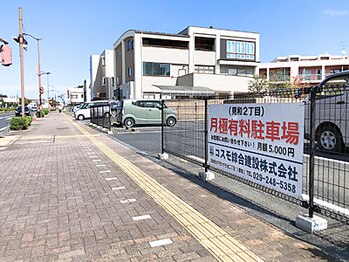 エムナチュラル(m.natural)/駐車場入り口